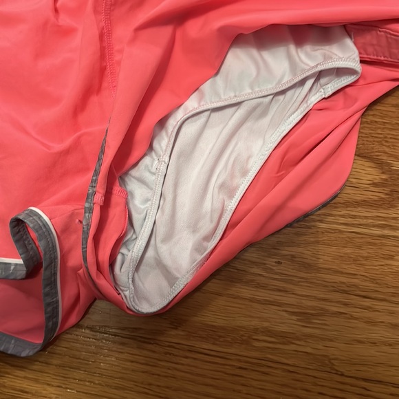 Under Armour Women’s Shorts Pink Size M - Picture 3 of 3